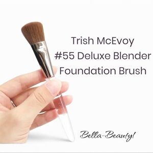Trish McEvoy #55 Deluxe Blender Foundation Brush 
         ~NEW~